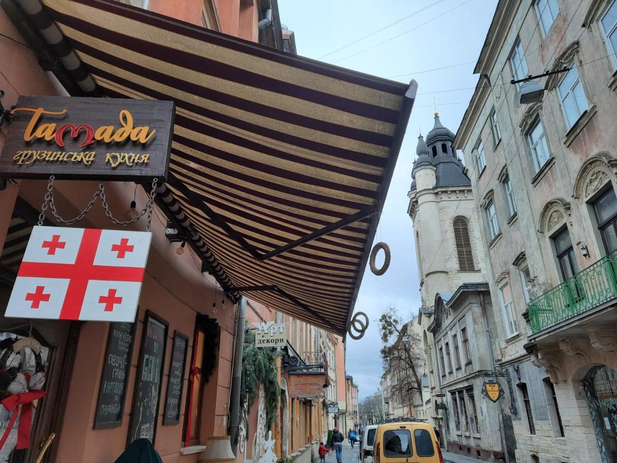 Midnight Cats' Apartment In Rynok Square Світло Є Завжди! リヴィウ エクステリア 写真
